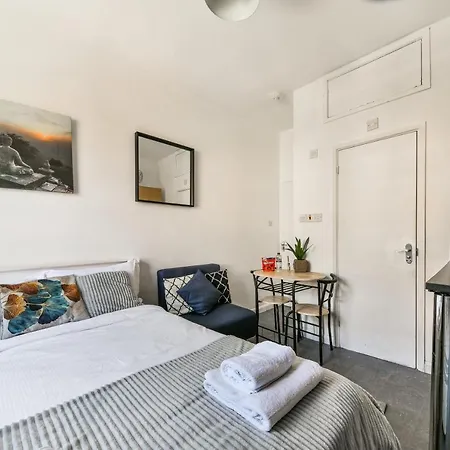 Chapel Market, Studio In Angel- Sleeps Upto 3
